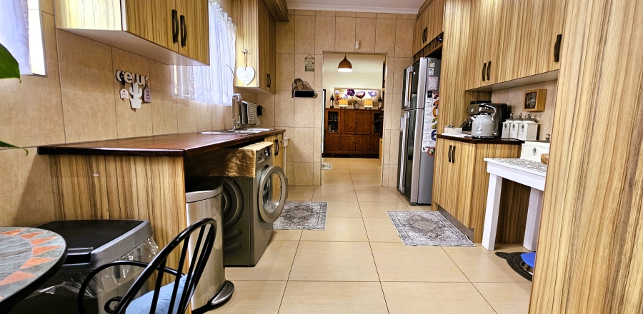 4 Bedroom Property for Sale in Country Club Western Cape